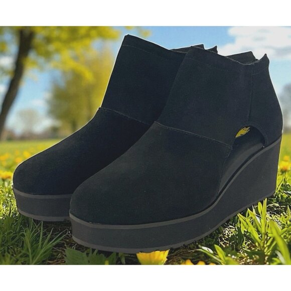 Volatile Womens Bianca Wedge Ankle Suede Bootie Size 7M Black Side Cutouts Back - Picture 1 of 16